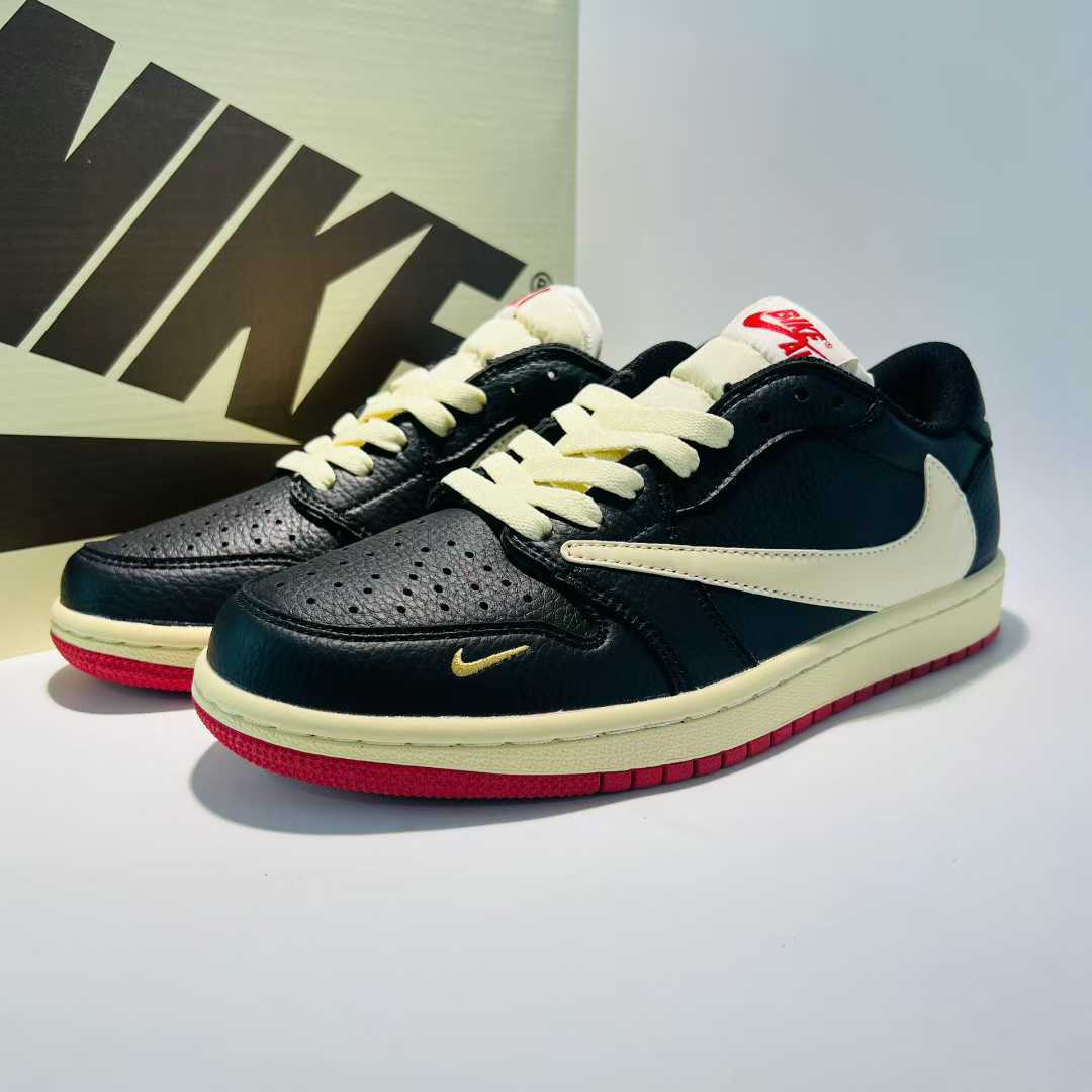 Travis Scott x Air Jordan 1 Low OG
