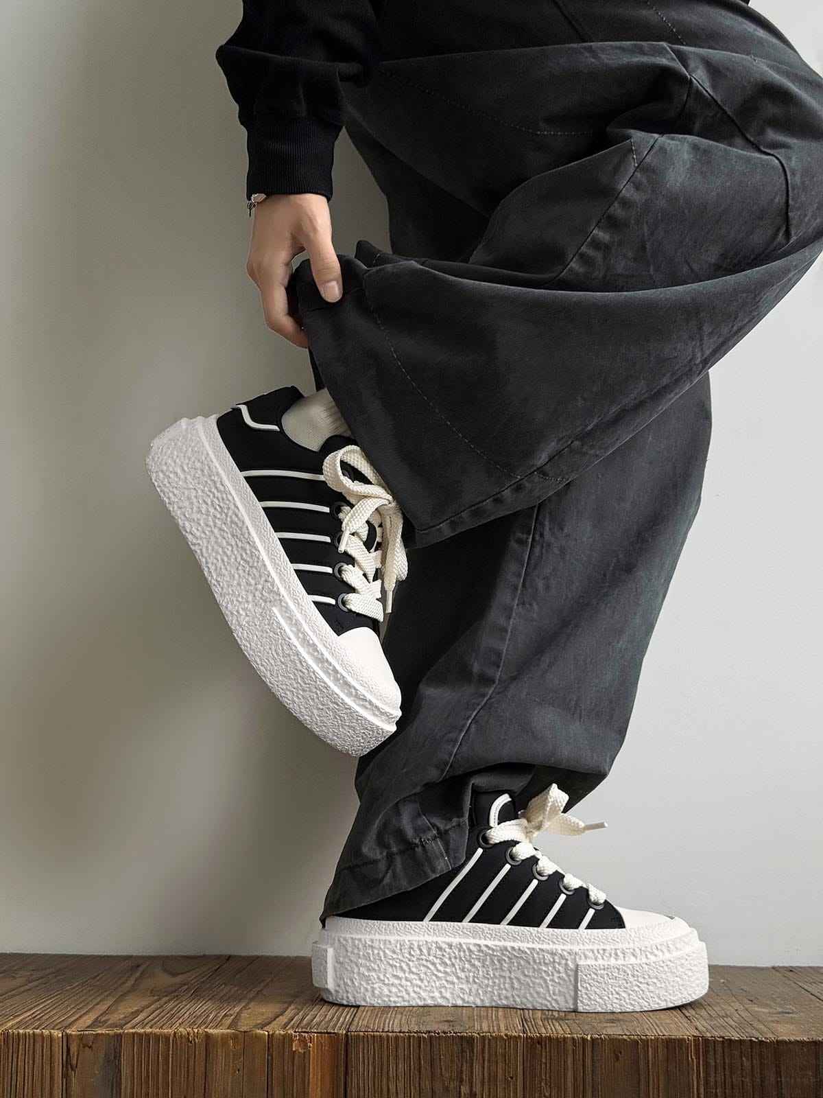 Sneakers Round Toe