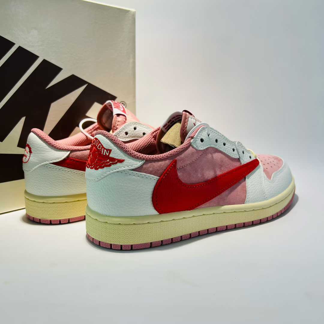 Travis Scott x Air Jordan 1 Low OG