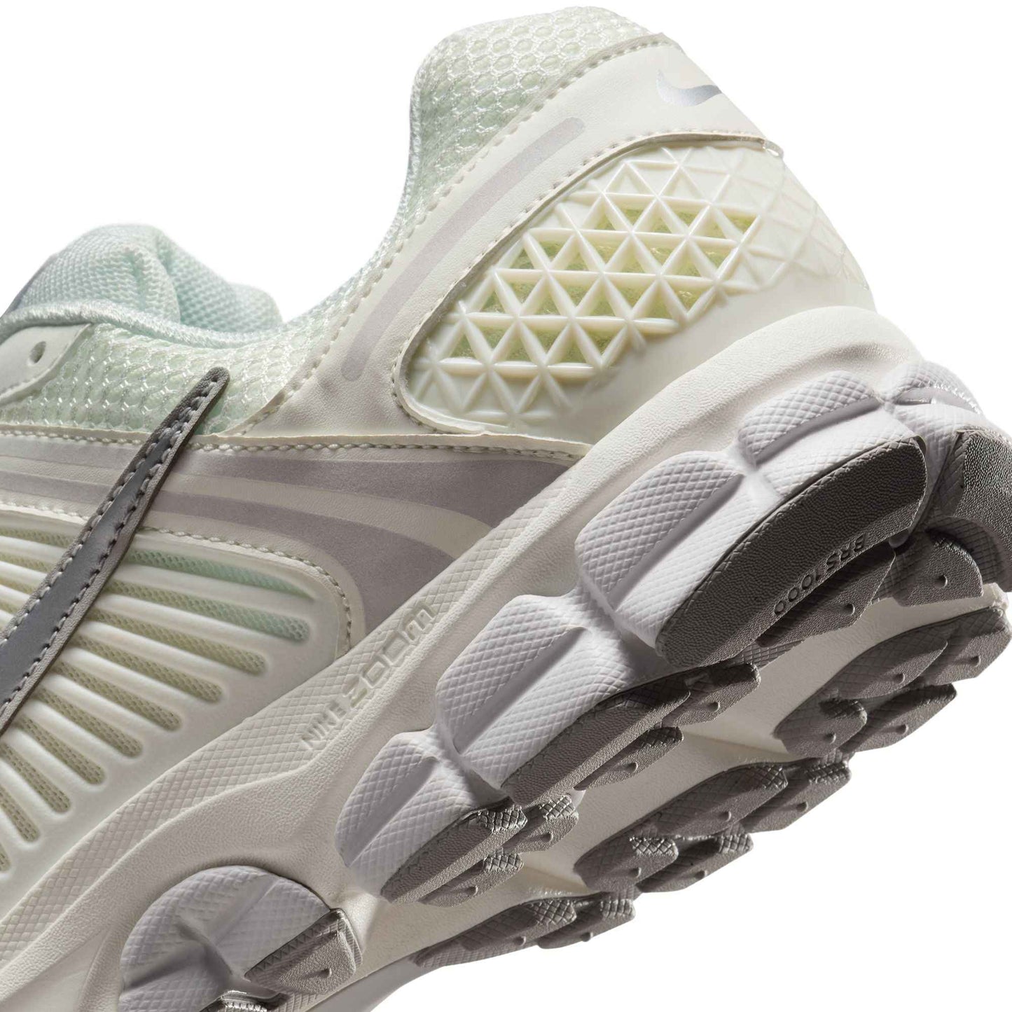 Nike Mens Zoom Vomero 5 - Sail