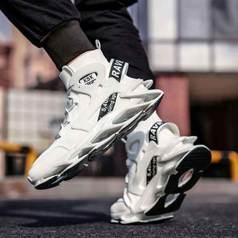 RAVR ROAD Sneakers