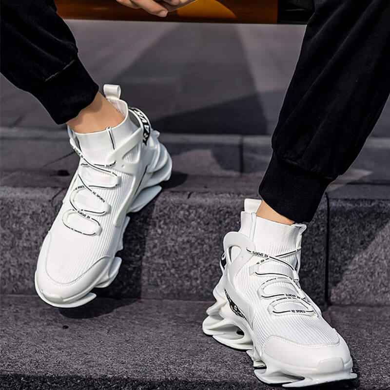 RAVR ROAD Sneakers
