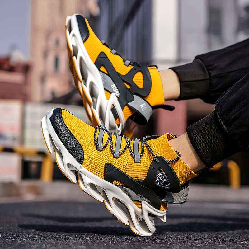 RAVR ROAD Sneakers