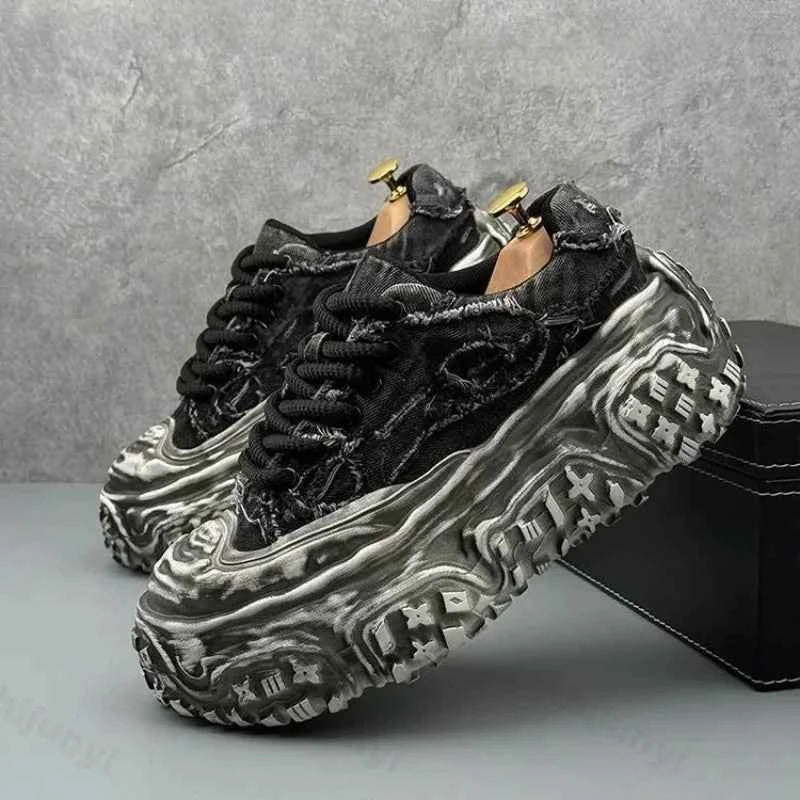 Streetwear Canvas Lace-Up Casual Sneaker