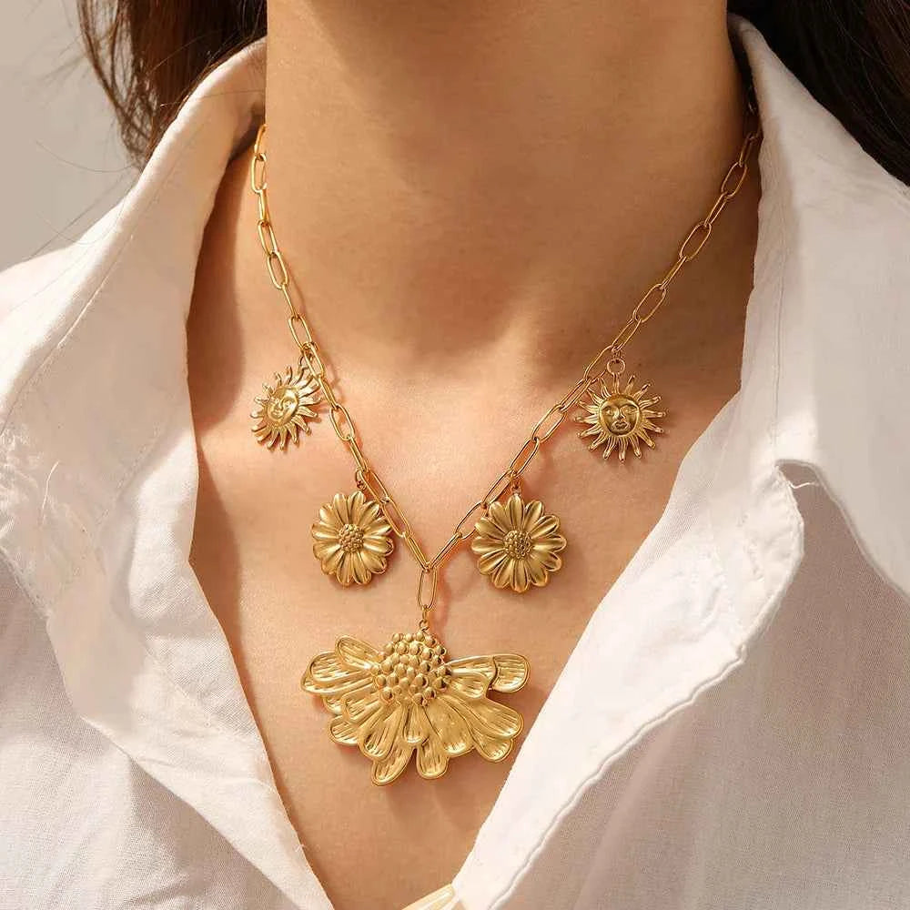Luxury Golden Flower Pendant Necklace