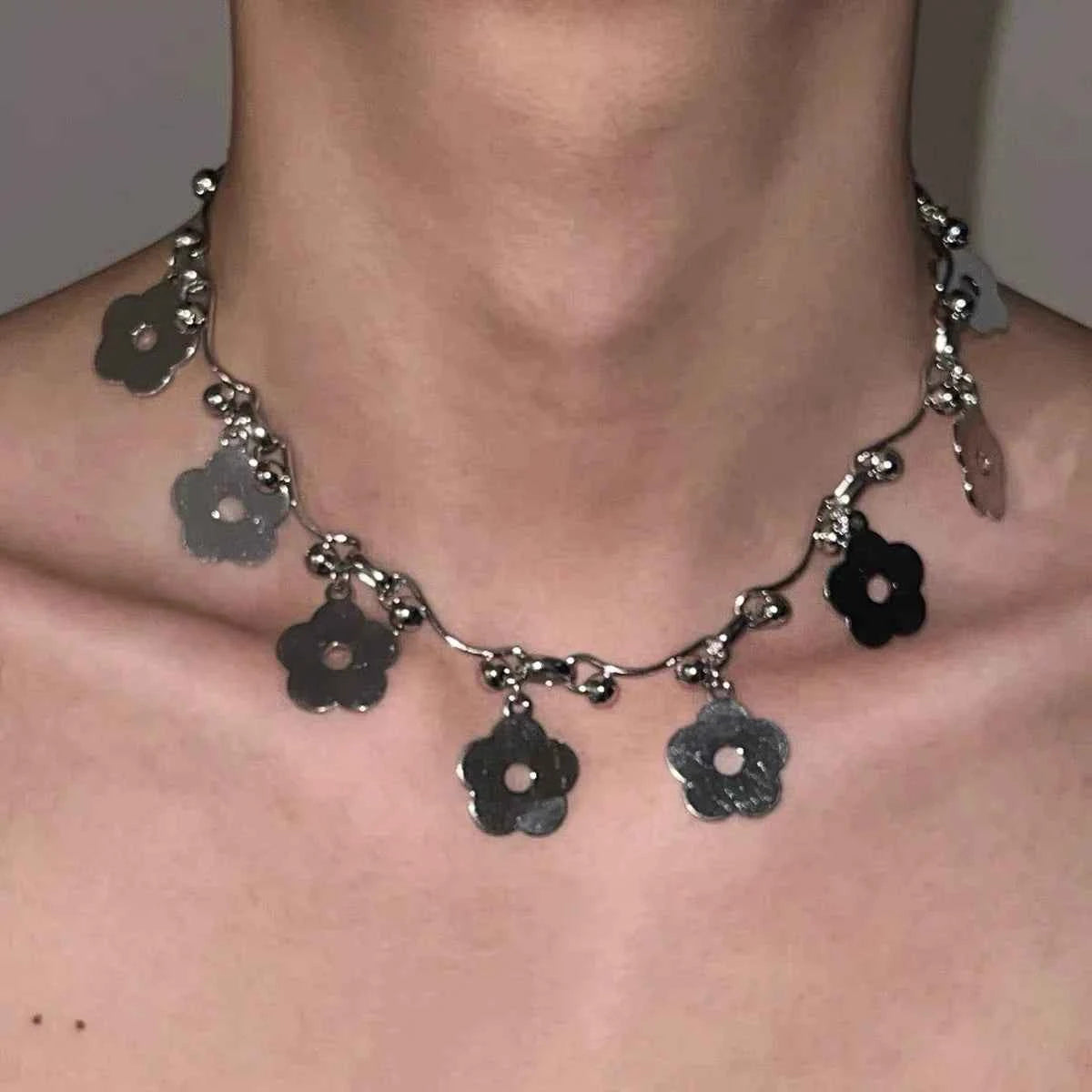 Grungy Flower Pendant Choker Necklace