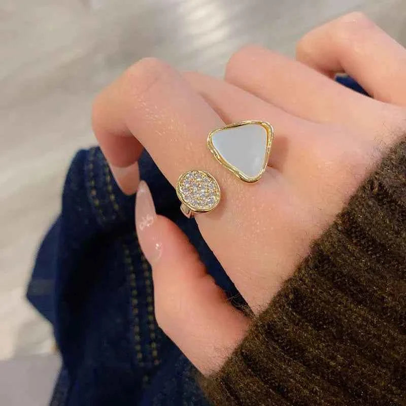 Luxury Zircon Inlaid Gold Ring