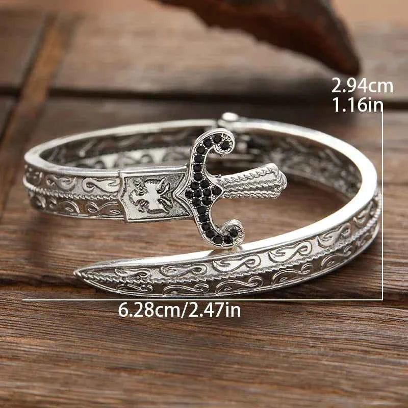 Exquisite Carving Retro Pattern Zirconia Bracelet