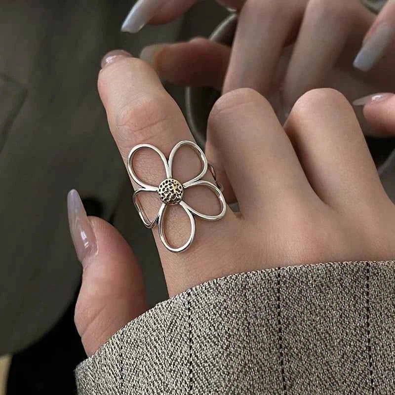 Silver Daisy Creative Vintage Ring