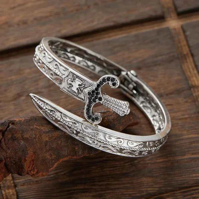 Exquisite Carving Retro Pattern Zirconia Bracelet