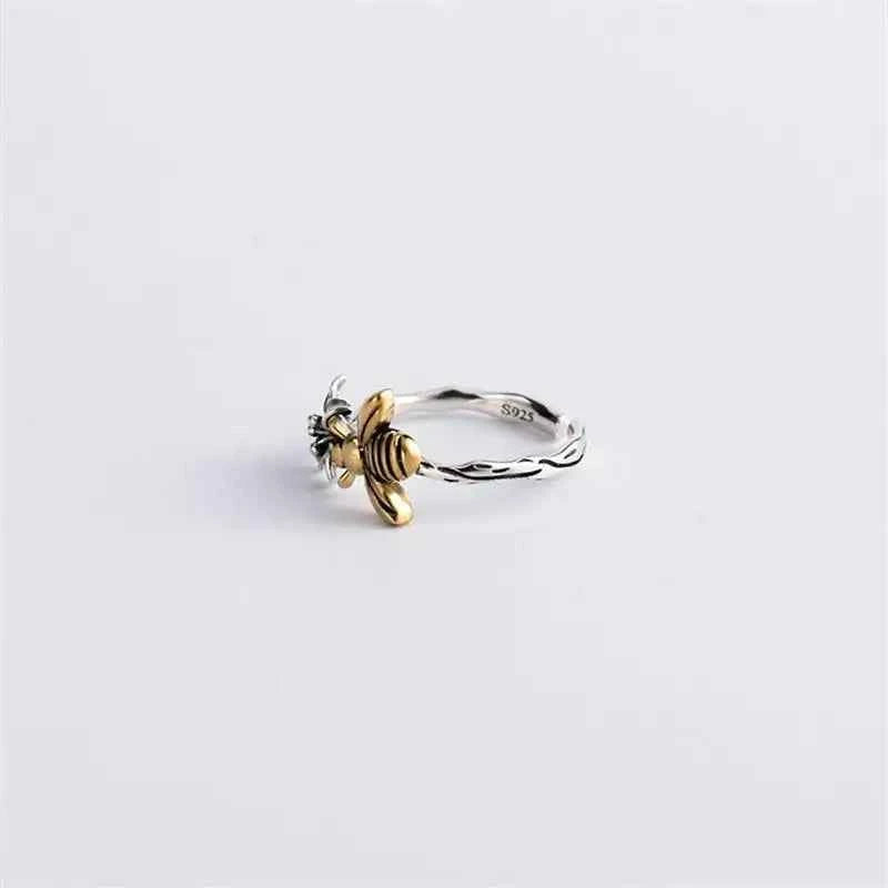 Elegant Vintage Thai Silver Bee Flower Ring