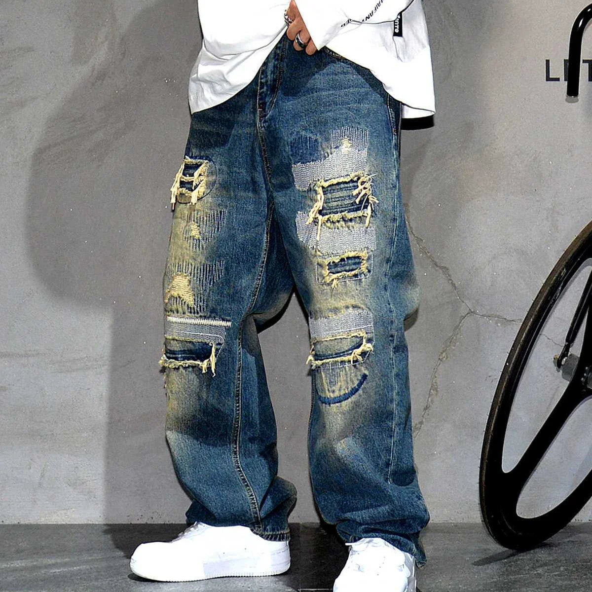 AM26 Ripped Patch Washed Jeans
