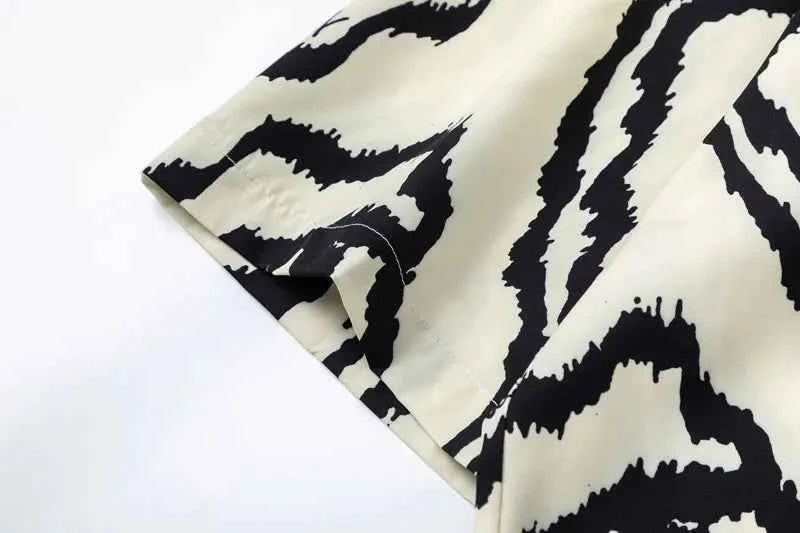 Irregular Stripes Graphic Printed Short Sleeve Shirt