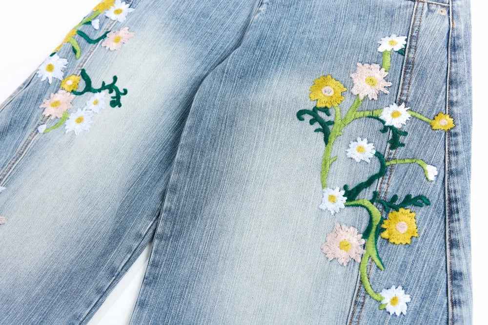 Trendy Distressed Flower Banana Wide Leg Jeans