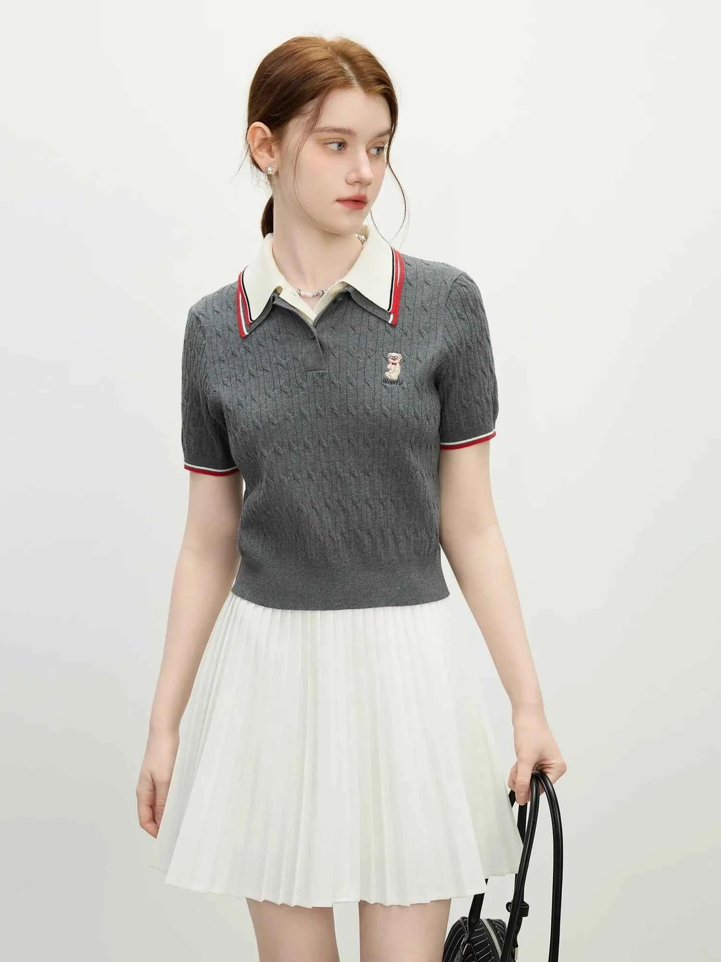 Women Contrast Color Bear Embroidered Knitted T-Shirt