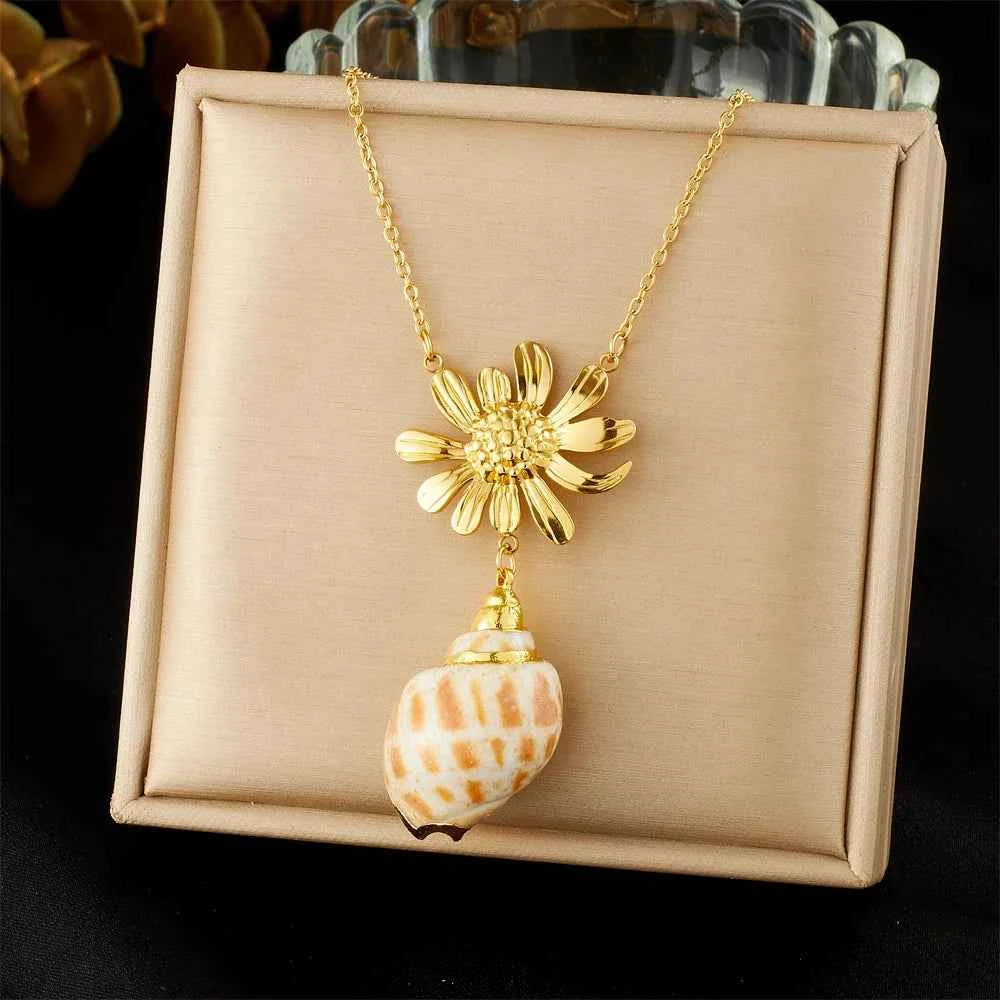 Golden Irregular Flower Ocean Style Necklace