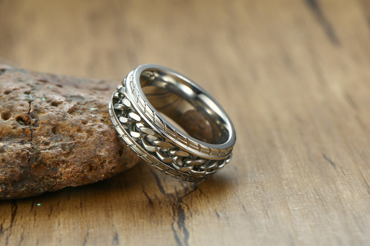 IV Spinner Ring