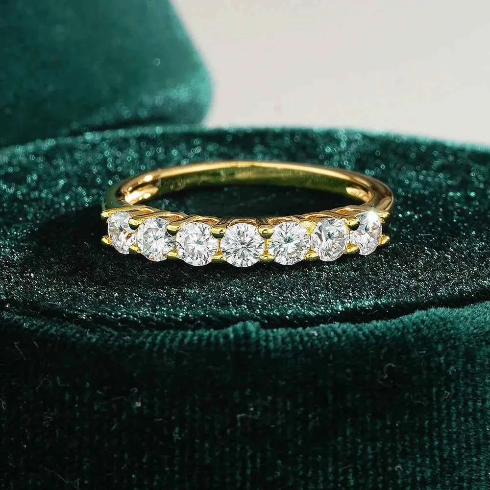 Luxurious Seven Star Row Moissanite Diamond Ring