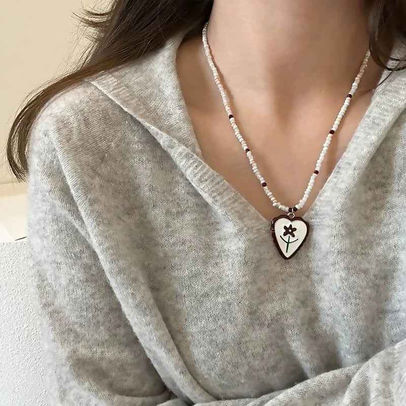 Elegant Vintage Heart Flower Choker Necklace
