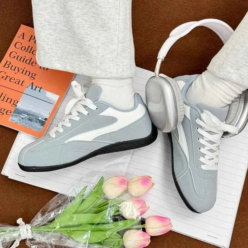 Retro Lightweight Lace Up Casual Sneaker