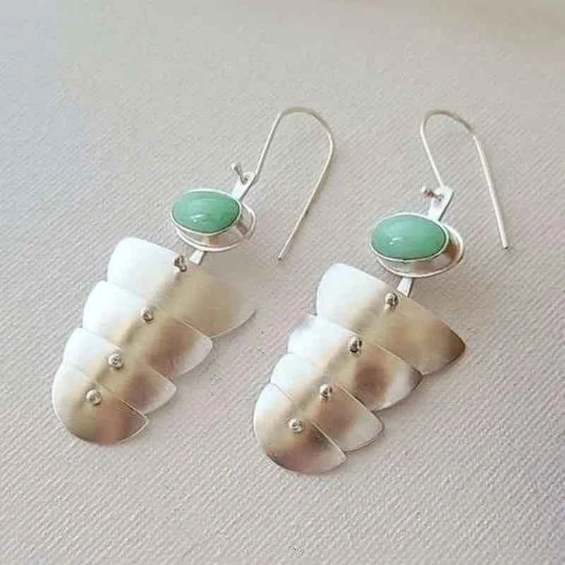 Elegant Silver Green Stone Carved Earring