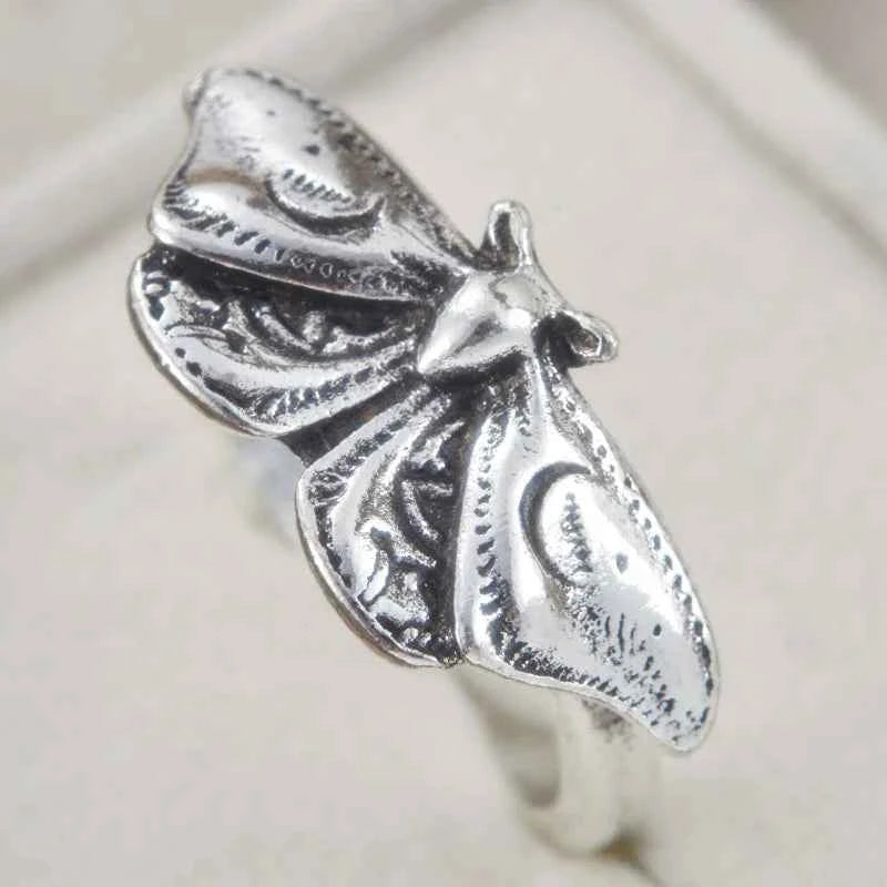Geometric Carved Pattern Bat Ring