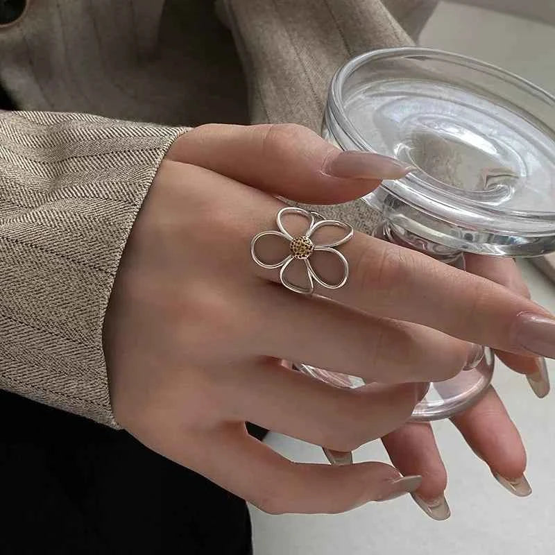 Silver Daisy Creative Vintage Ring