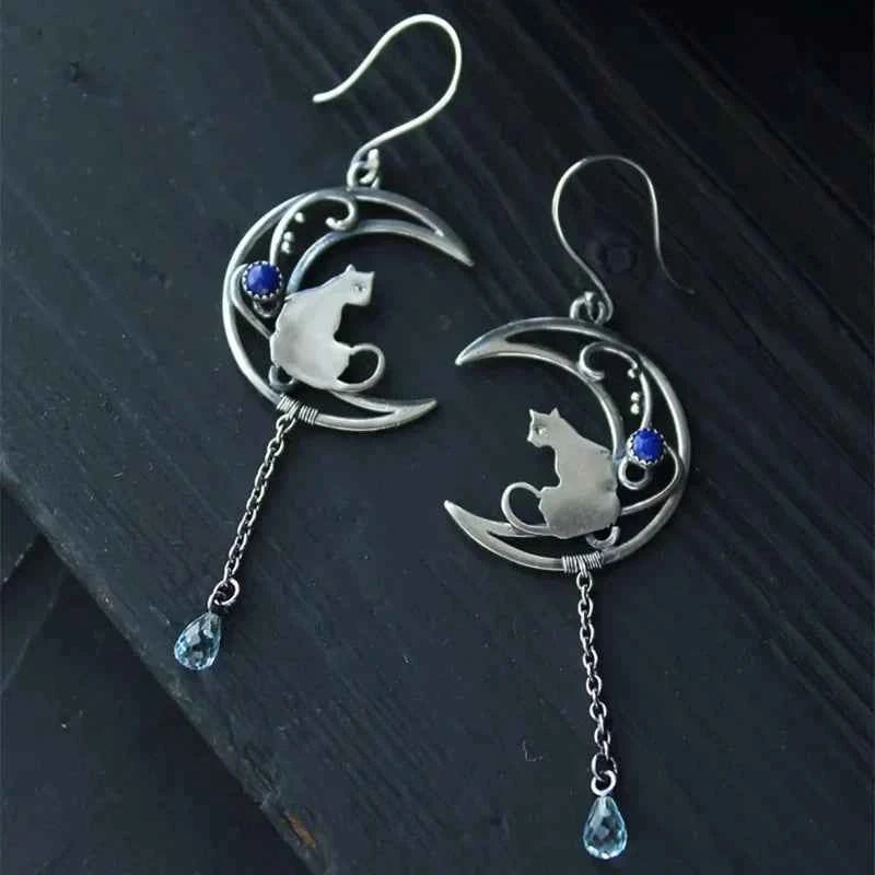 Retro Metal Carving Cat Earring