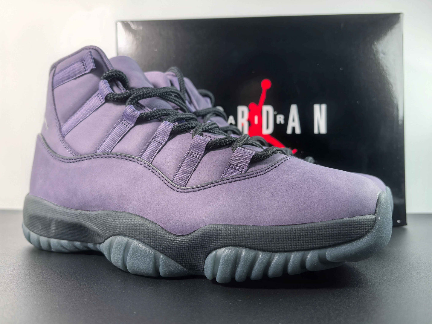 Air Jordan 11 “Las Vegas” IO8961-553