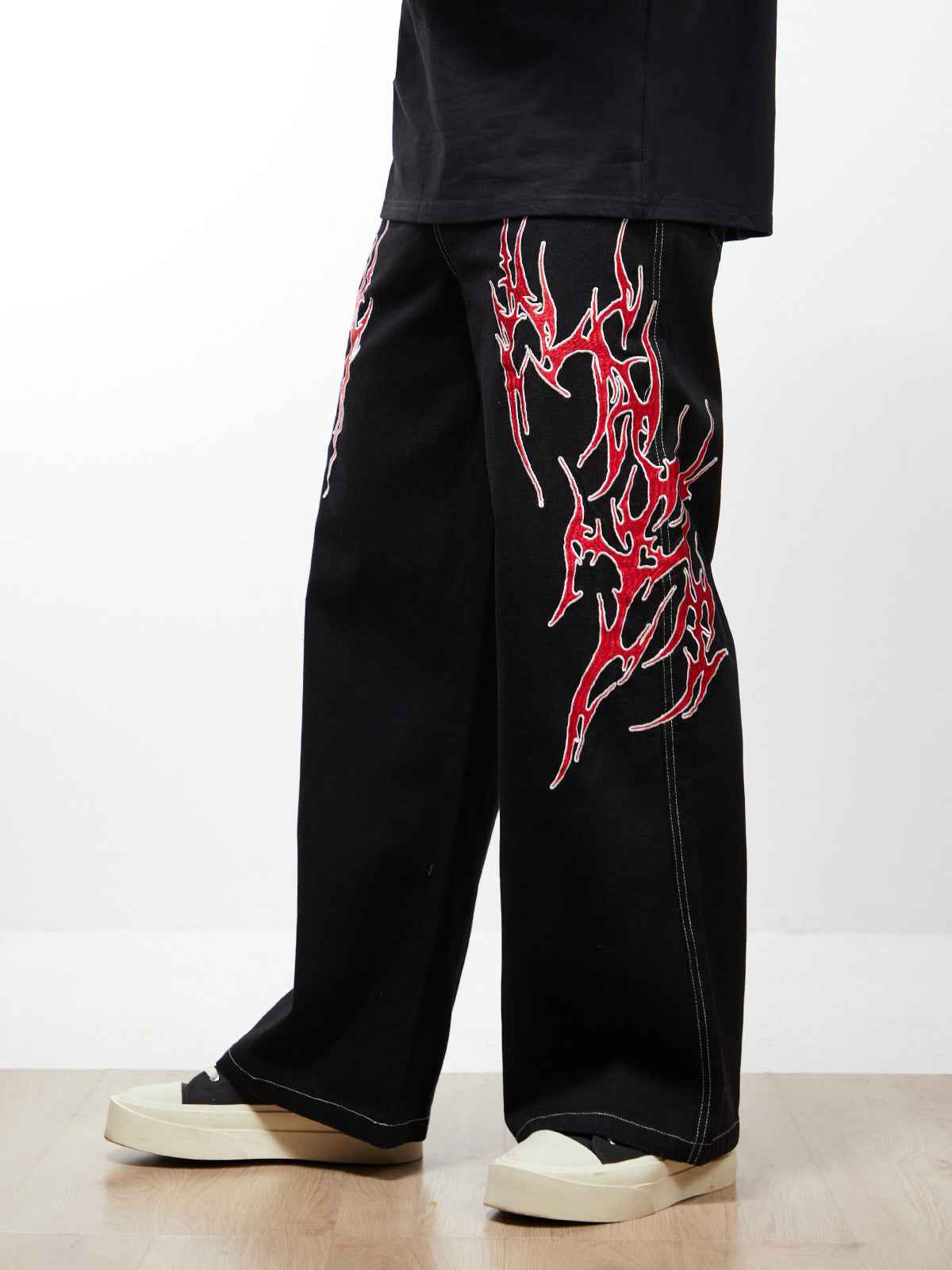Contrast Flame Embroidered Baggy Jeans - 2364