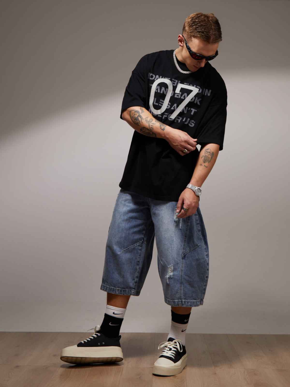 Distressed NO.7 Graphic T-Shirt