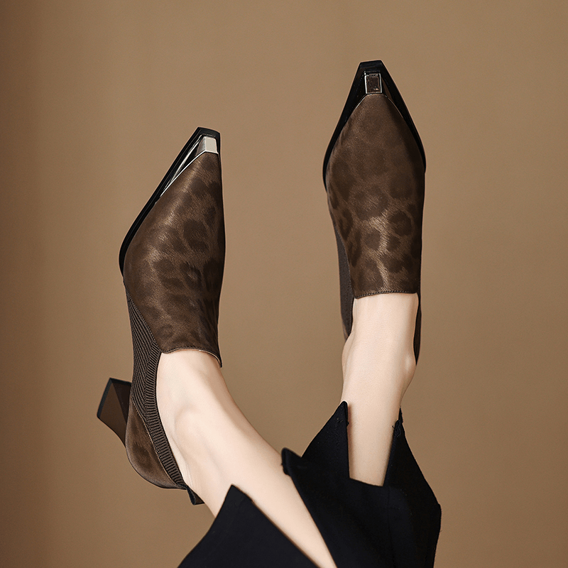 USS Shoes Arianny Women's Metal Iron Head Pointed Toe Pumps