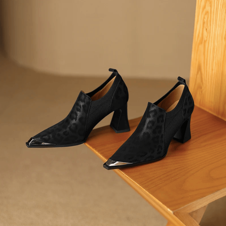 USS Shoes Arianny Women's Metal Iron Head Pointed Toe Pumps