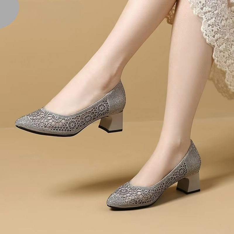 USS Shoes Maitte Women's Pointed Toe Pumps