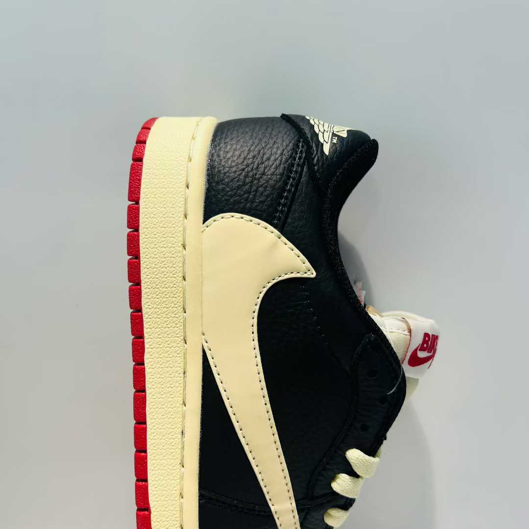 Travis Scott x Air Jordan 1 Low OG