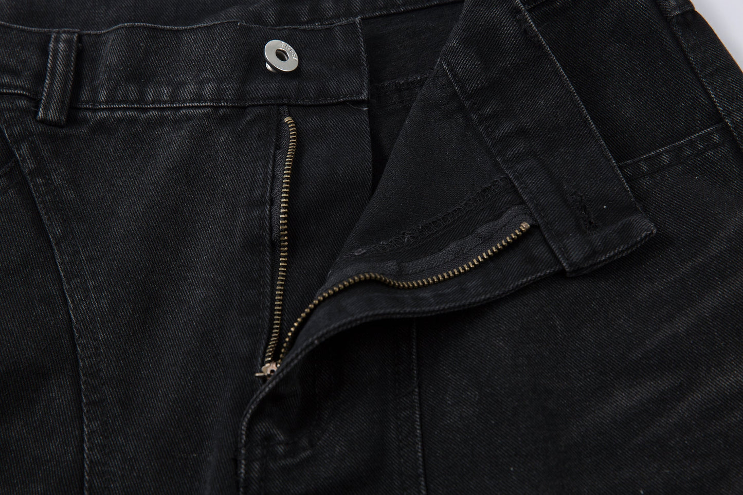 Distressed Multi-Pocket | Washed Jeans
