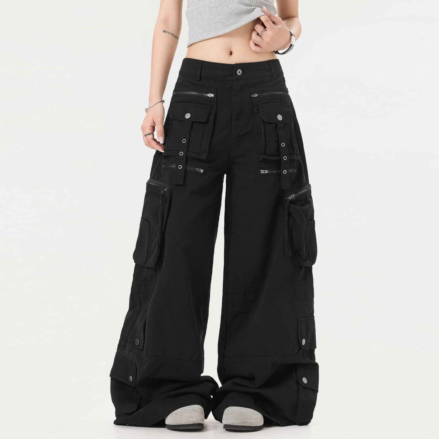 Stylish Utility Multi-Pocket Wide-Leg Cargo Jeans
