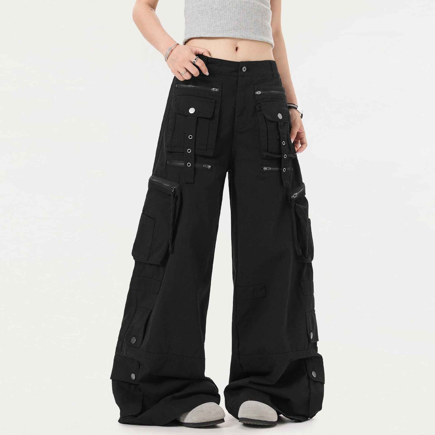 Stylish Utility Multi-Pocket Wide-Leg Cargo Jeans