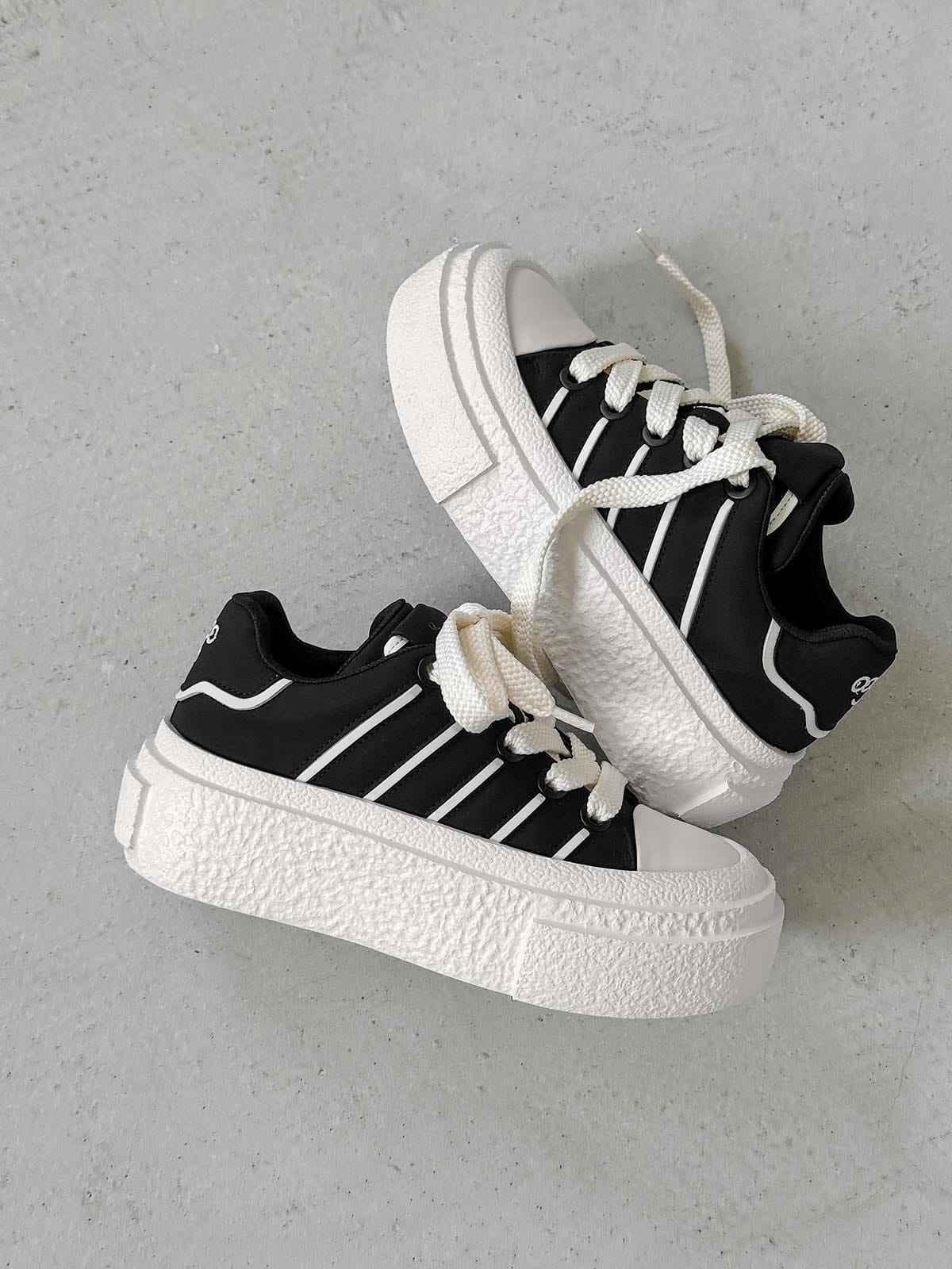 Sneakers Round Toe