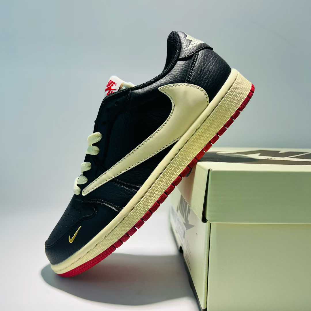Travis Scott x Air Jordan 1 Low OG