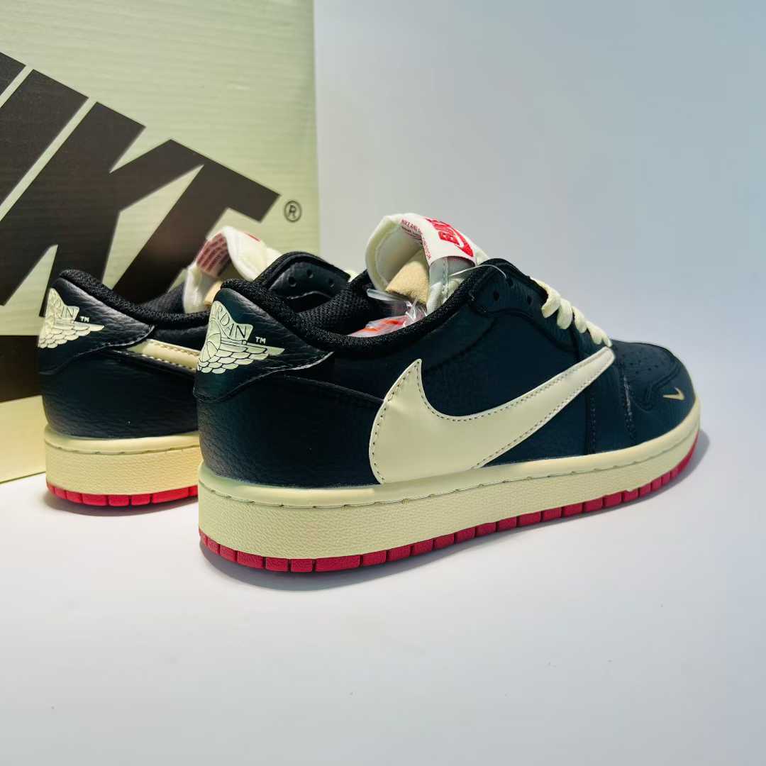 Travis Scott x Air Jordan 1 Low OG