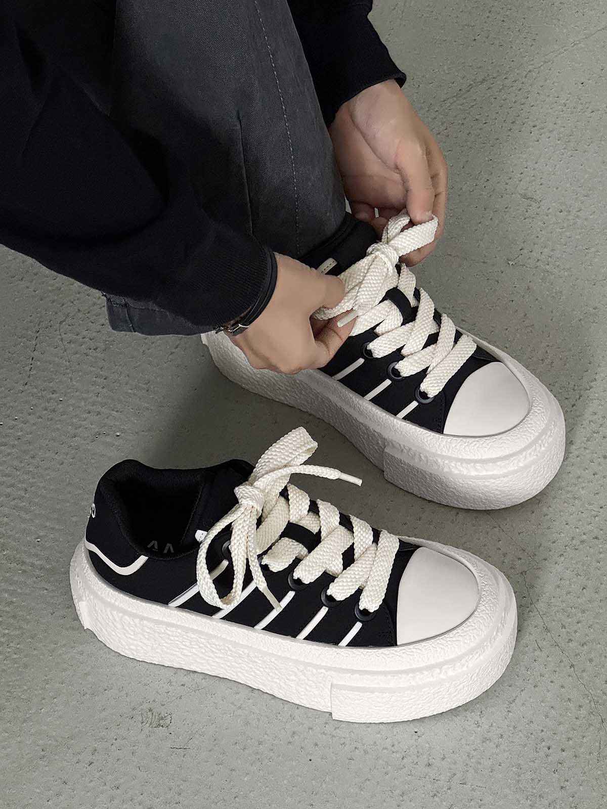 Sneakers Round Toe