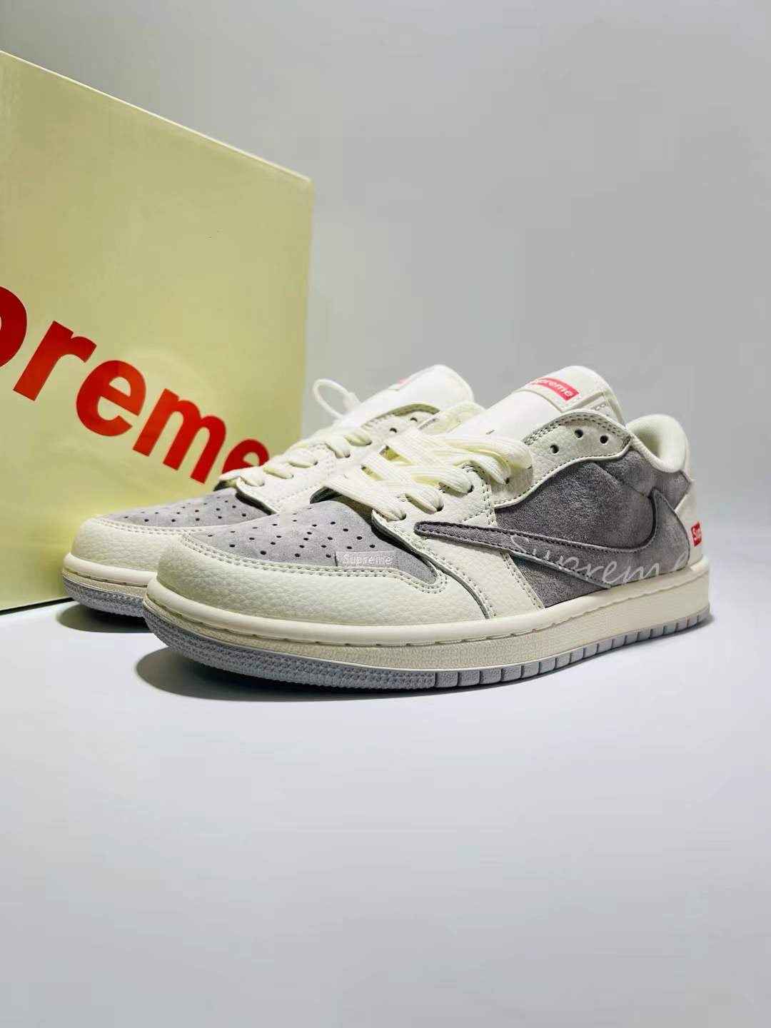 Designer Air Jordan 1 Travis Scott × Supreme XS3086 004