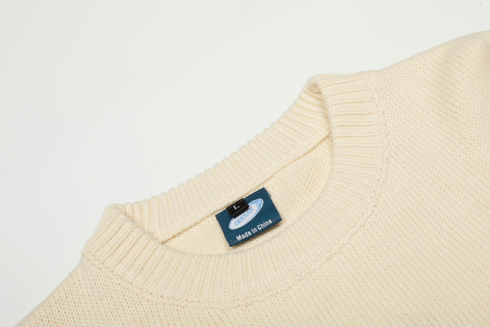 Bow Cats | Cozy Cartoon Knit Sweater - Luxuryurbanwear