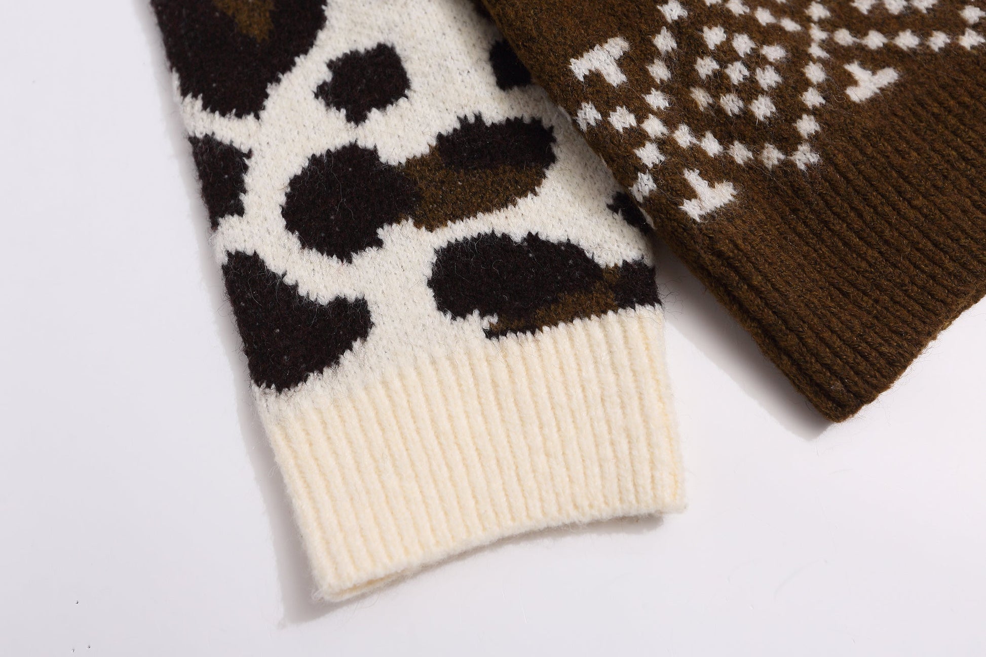 Snow Pup | Playful Pup Print Knit Cardigan - Luxuryurbanwear