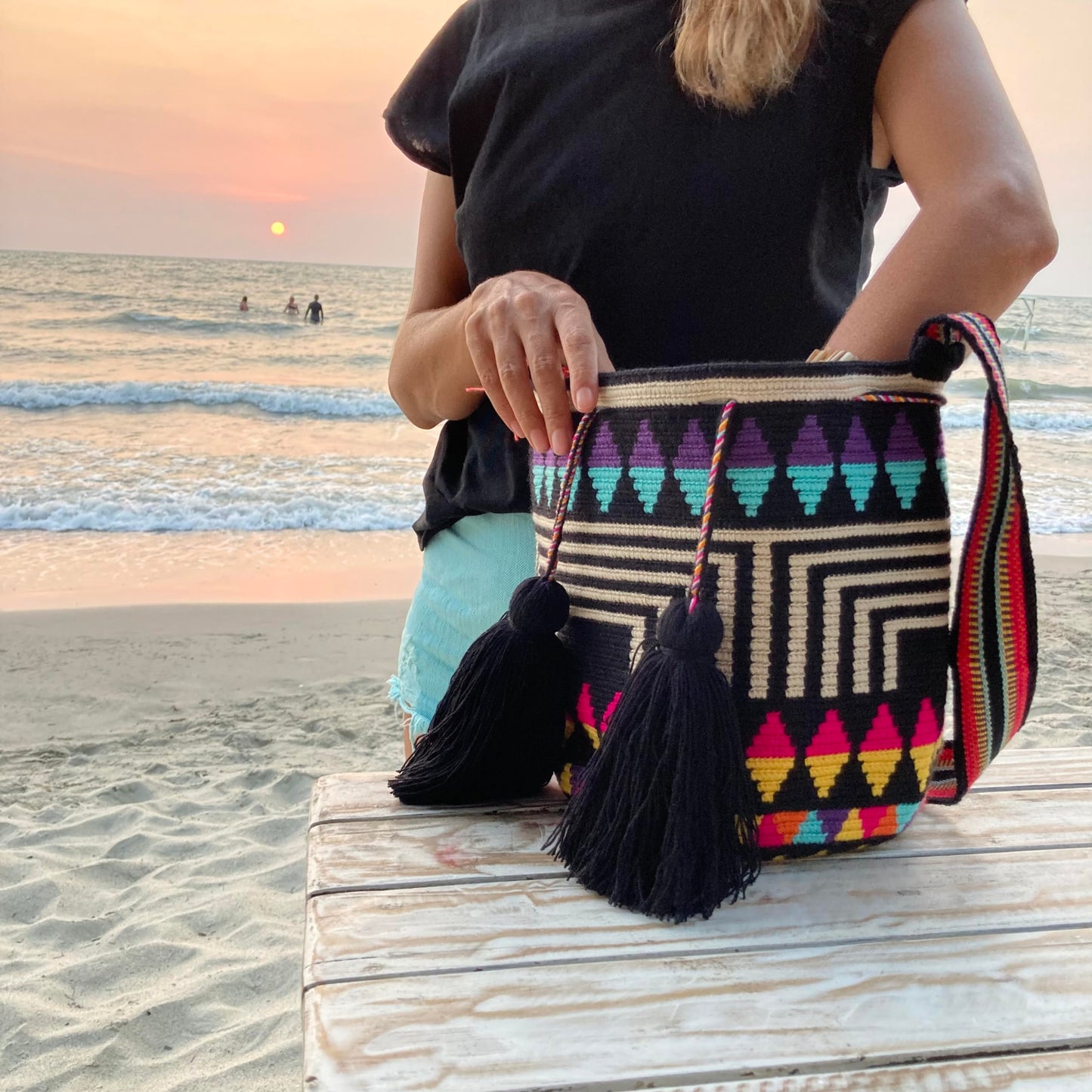 MEDIUM Wayuu Mochila Bag For Women original bolsa tejida colombiana authentic crochet pattern Gift from Colombia | AUTHENTIC WAYUU