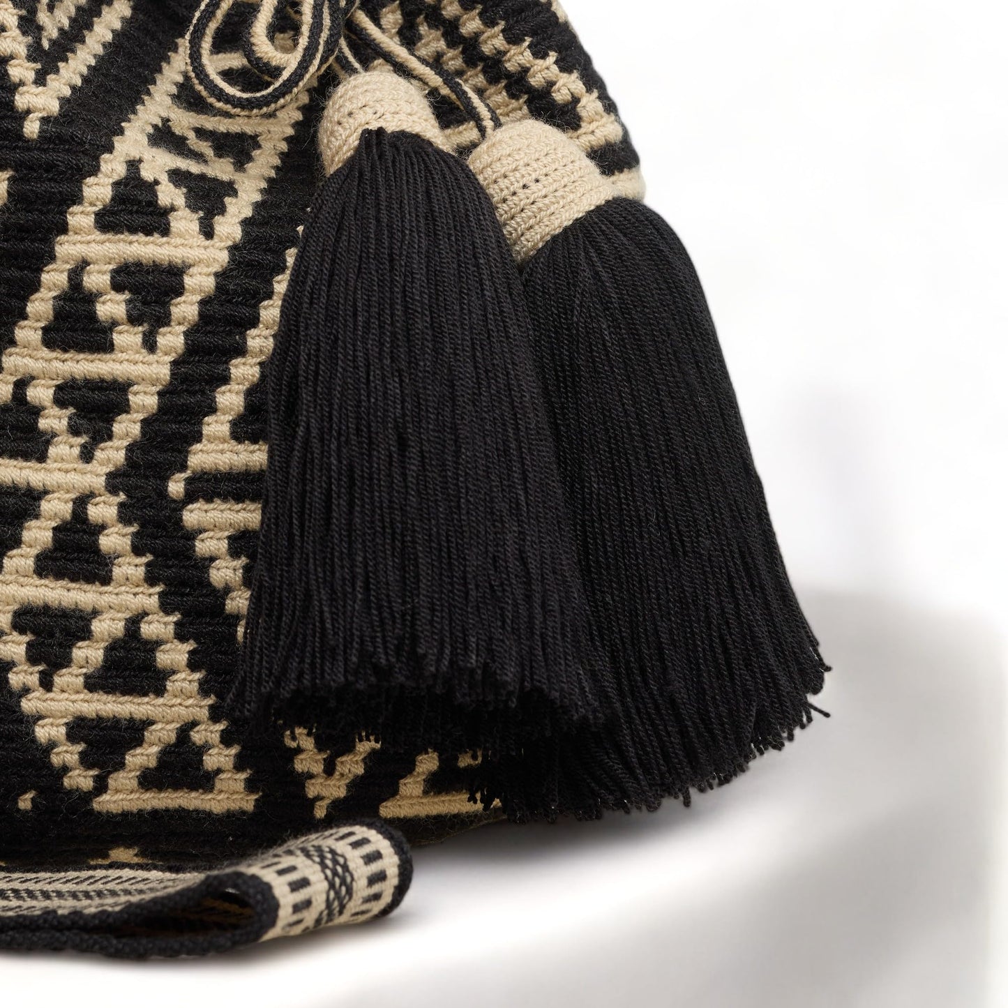 MEDIUM Wayuu Mochila Bag For Women original bolsa tejida colombiana authentic crochet pattern Gift from Colombia | AUTHENTIC WAYUU