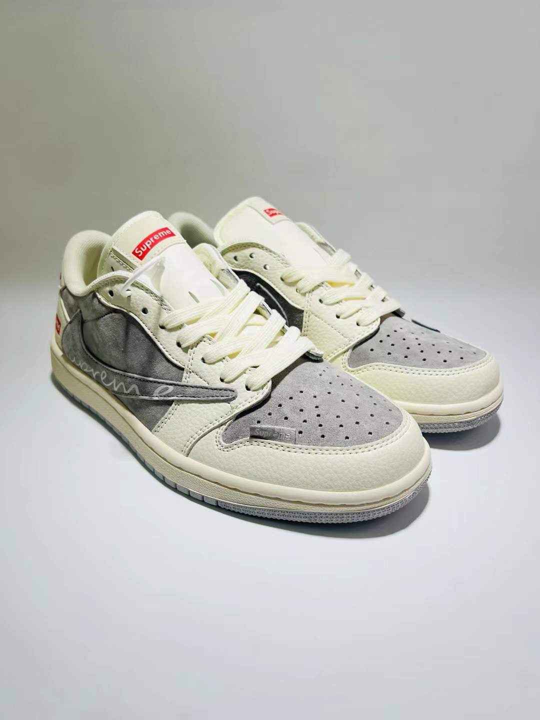 Designer Air Jordan 1 Travis Scott × Supreme XS3086 004