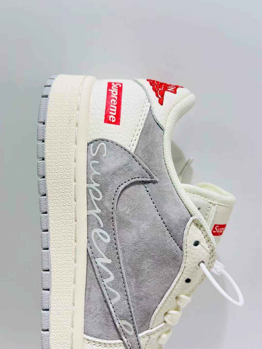 Designer Air Jordan 1 Travis Scott × Supreme XS3086 004