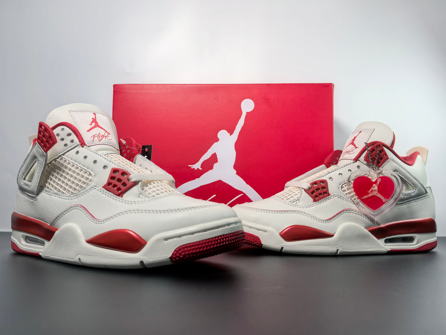 Air Jordan 4 Retro HV0823-108